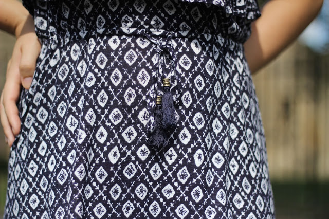 tassle-tie-detail