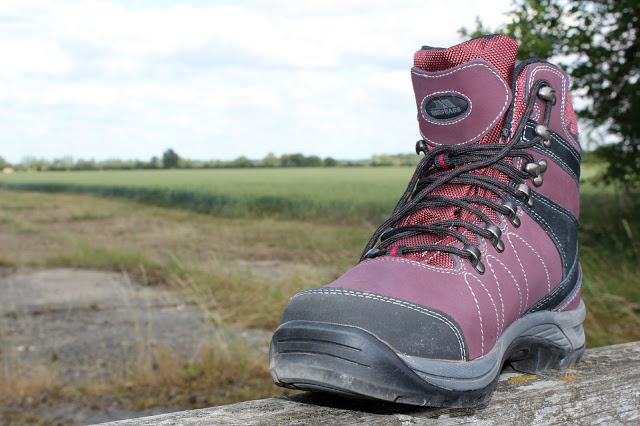 trespass-walking-boots