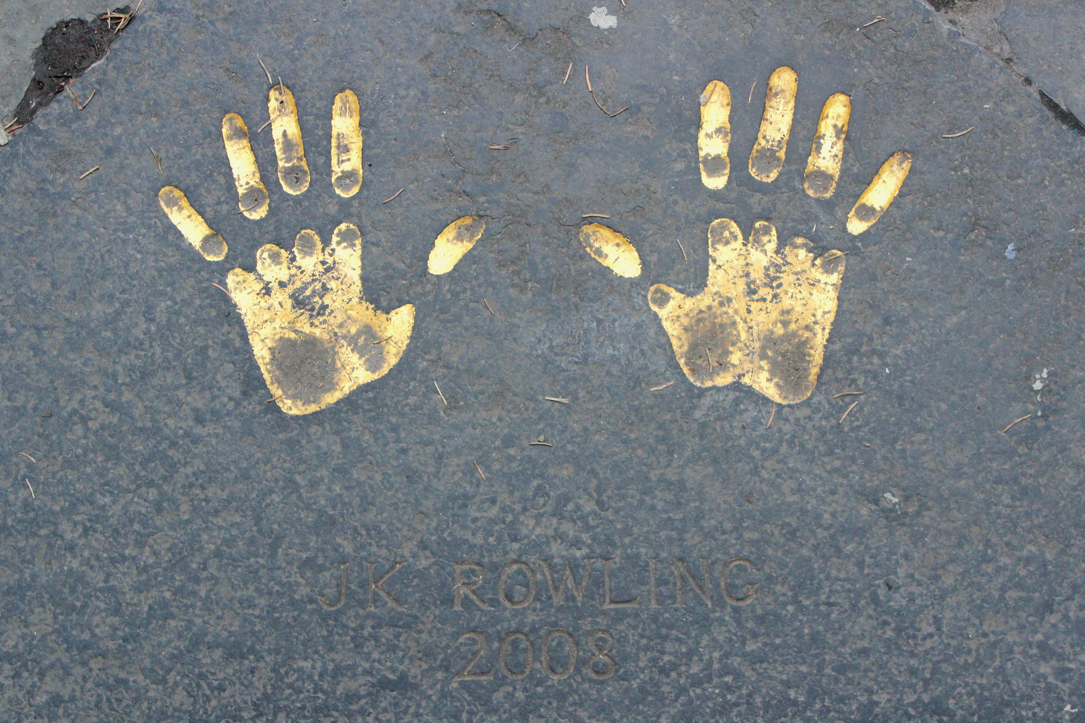JK-Rowling-Hands-City-Chamers