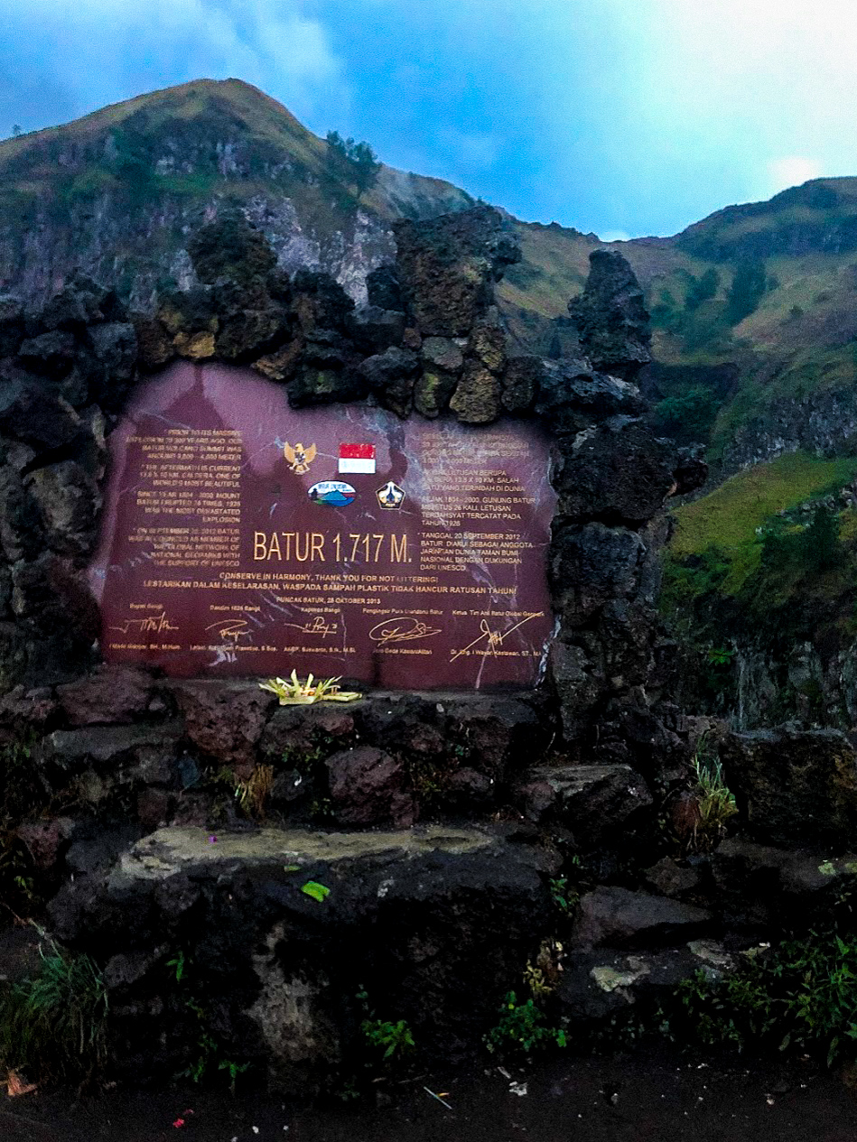 Monkeys-Mount-Batur-Bali